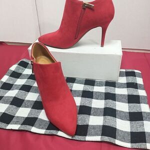 Jessica Simpson Womans SZ 6.5M Averna 3 Red Ankle Booties .